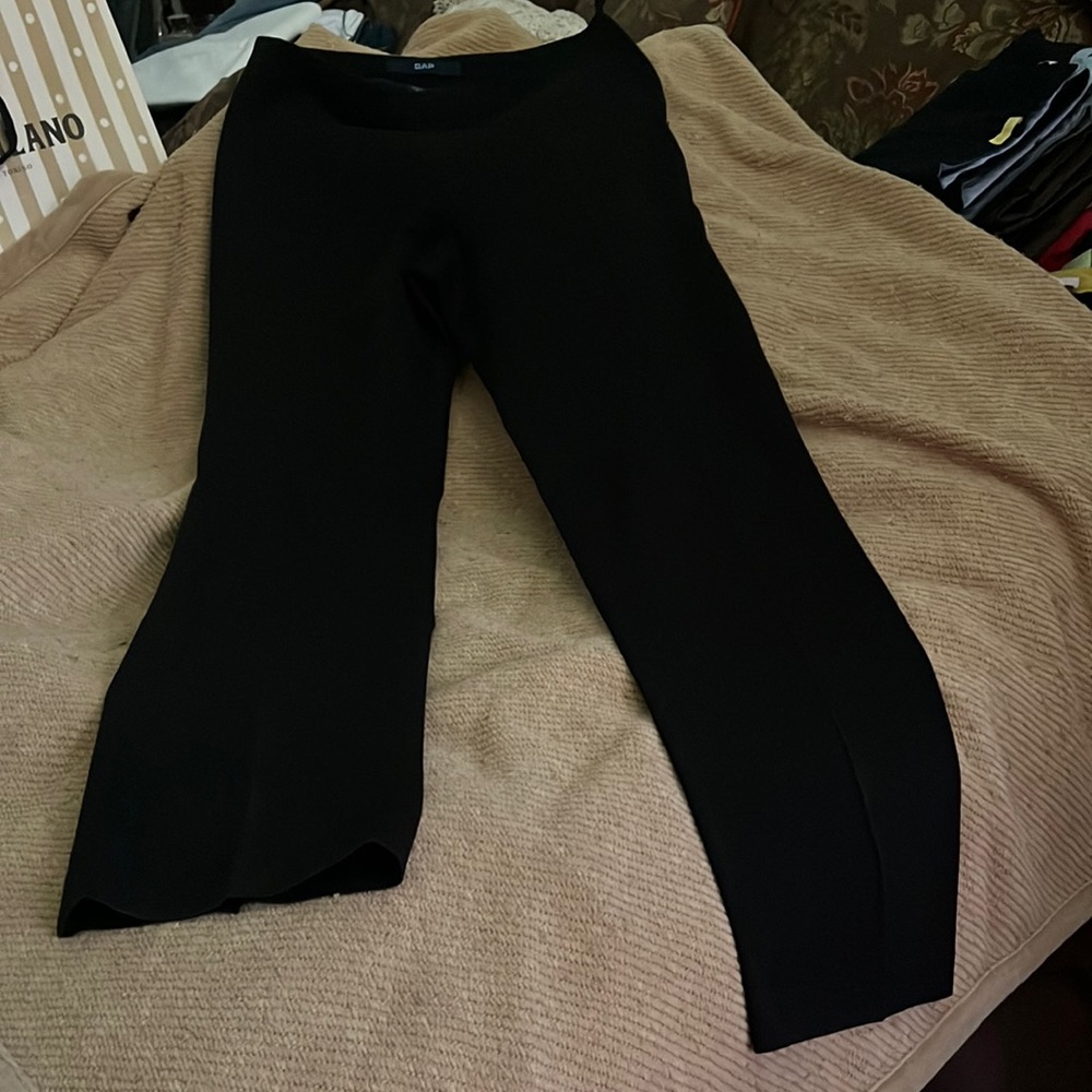 GAP black size 8 stretch dress slacks. No pockets hidden zipper on the side.